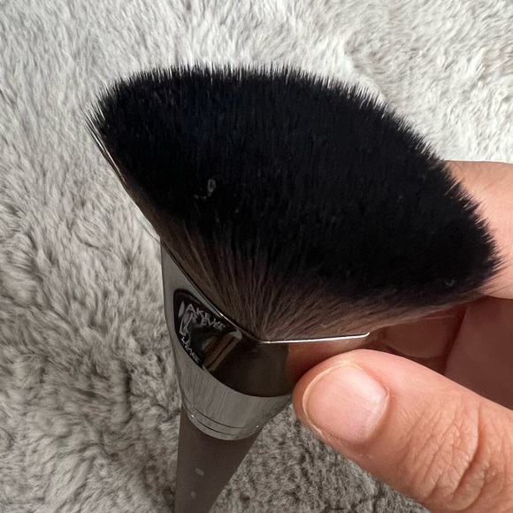 MAKE UP FOR EVER
#109 HD Skin Foundation Brush - Picture 3 of 3